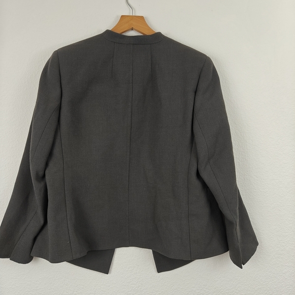 AKRIS NWT Wool Sheath V-neck Grey Suit Dress/ Jacket Set Size 12 Women's - Picture 15 of 15